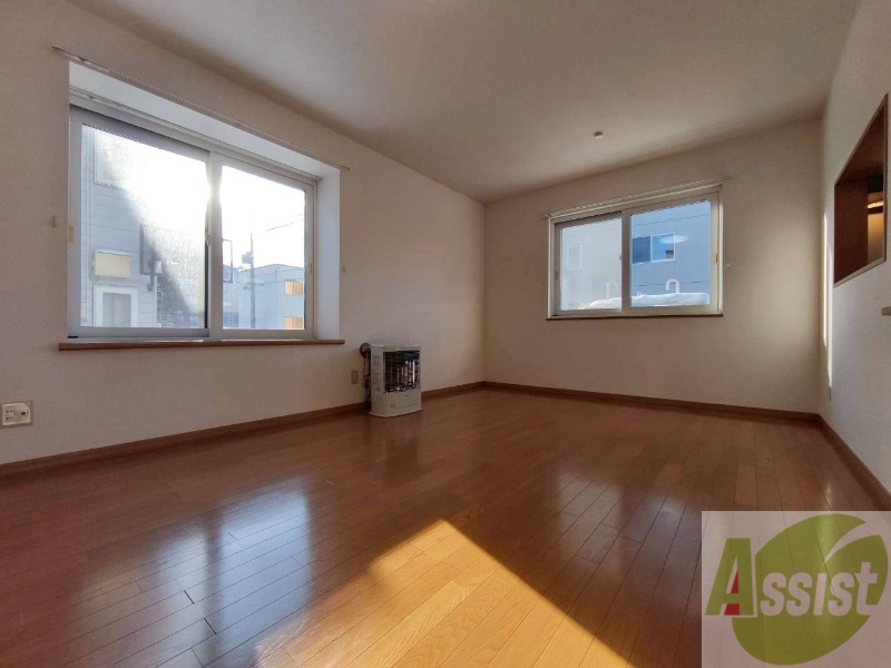 居室・リビング　広くてきれいなリビングです！快適に過ごせそうですね。