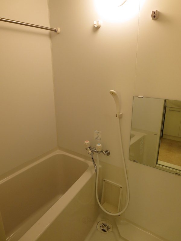バス・シャワールーム　※他の部屋の写真です。