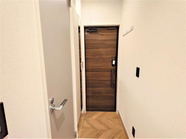 Auspicious Houseの玄関写真