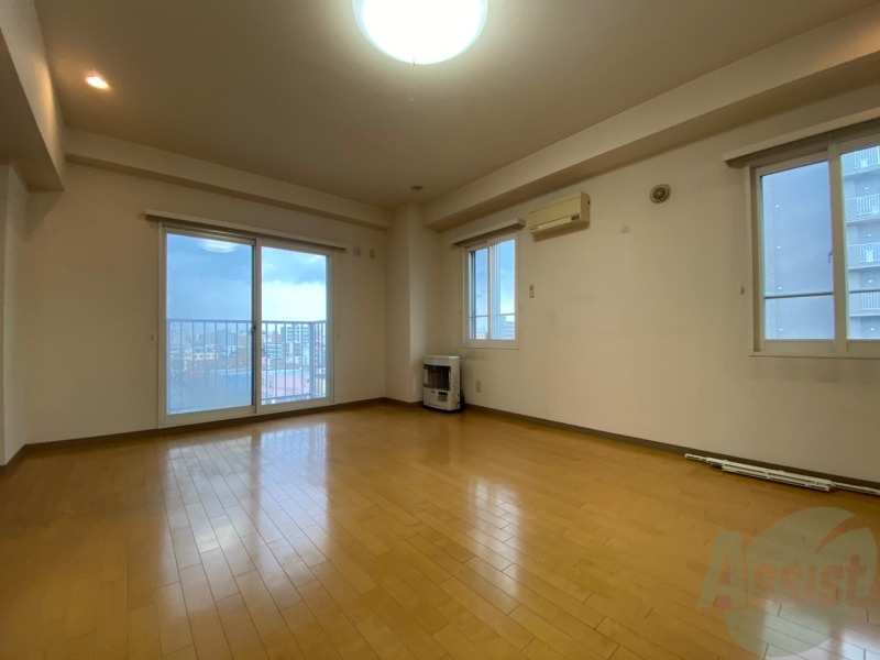 居室・リビング　日当たり良く広々したリビングで快適に過ごせます。