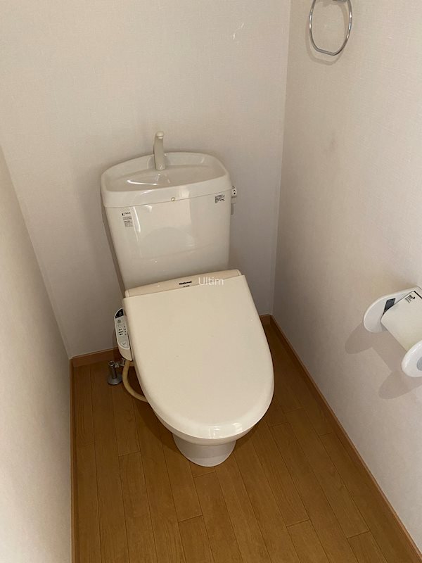 トイレ　別部屋のお写真です。ご参考までに！