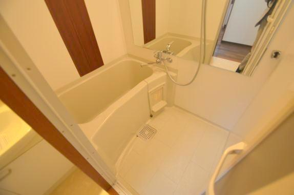 バス・シャワールーム　1日の疲れをとってくれる浴室です。