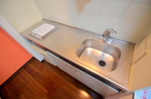 キッチン　単身さんに丁度良いサイズのキッチンです。