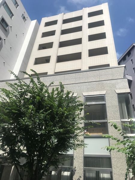 建物外観　鉄筋コンクリート造・総戸数は21戸です。