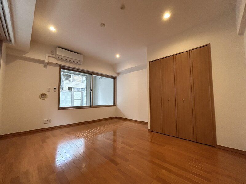 居室・リビング　■エアコン■24時間換気システム■ダウンライト■２面採光