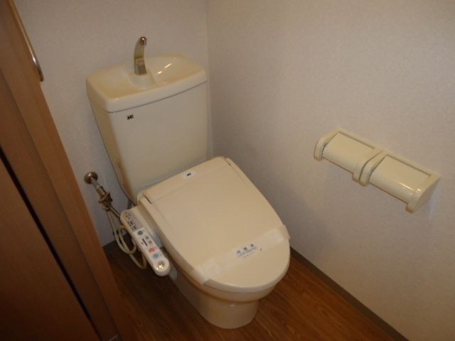 トイレ　☆設備・収納充実！カウンターキッチン☆