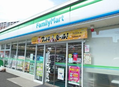 コンビニ　ファミリーマート・赤羽北三丁目店（コンビニ）まで309m