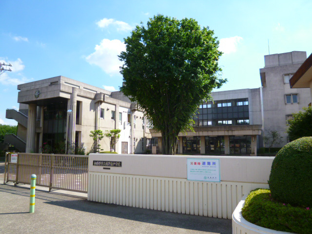 中学校　鵜野森中学校　徒歩５分（中学校）まで350m