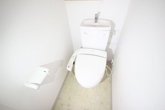 トイレ　※掲載写真は同マンション別部屋参考写真となります。