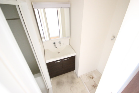 洗面設備　※掲載写真は同マンション別部屋参考写真となります。