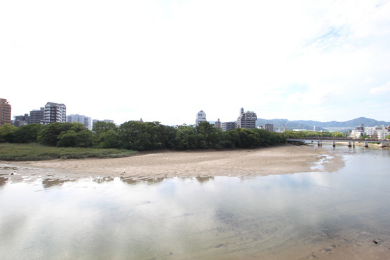 眺望　※掲載写真は同マンション別部屋参考写真となります。