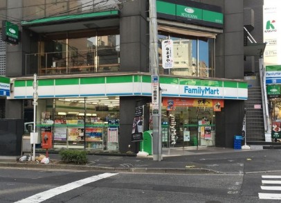 コンビニ　ファミリーマート神田駅北店（コンビニ）まで78m