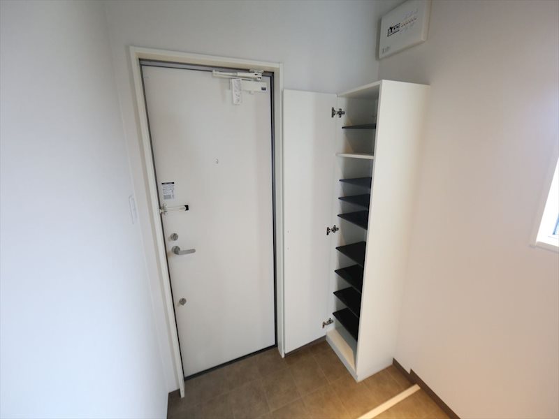 玄関　玄関　シューズボックス