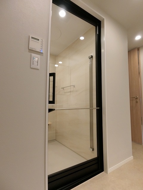 バス・シャワールーム　落ち着いた空間のお風呂です