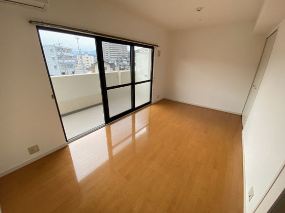 居室・リビング　※別号室のお写真です