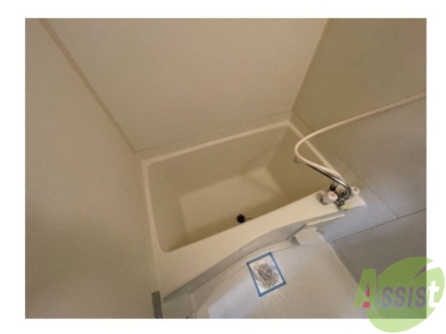 バス・シャワールーム　浴槽は深さがあるので、しっかり浸かれます