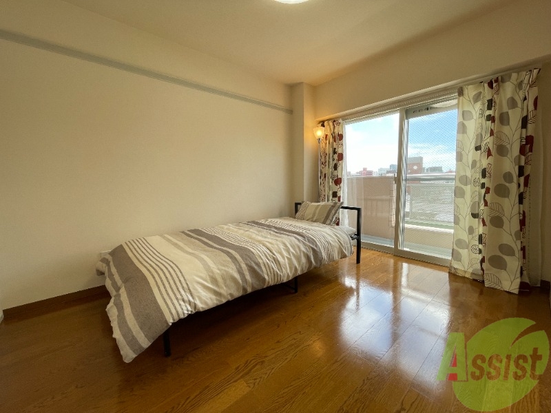 その他部屋・スペース　寝室のからもバルコニーに出ることができます。