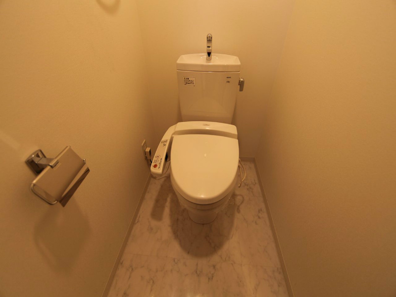 トイレ　温水洗浄便座付トイレ