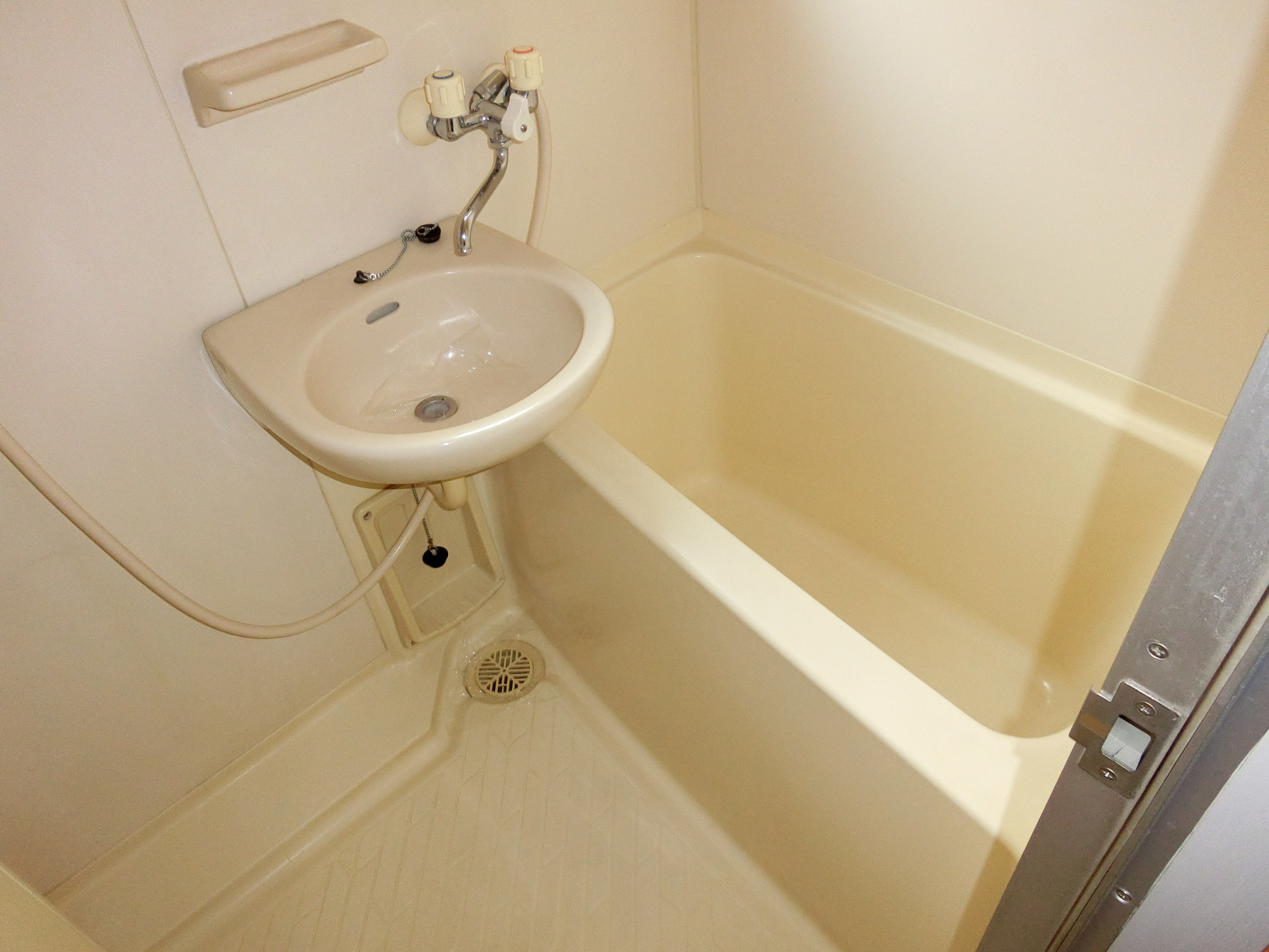 バス・シャワールーム　※写真は別のお部屋です。現況を優先させていただきます。