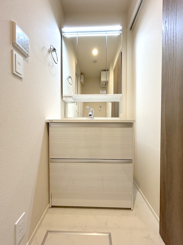 洗面設備　コンパクトで使いやすい洗面所