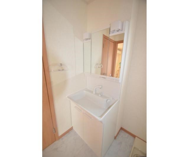 洗面設備　朝に便利なシャンプードレッサー完備しています。