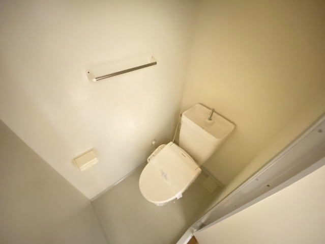 ＪＲ可部線 七軒茶屋駅 徒歩12分 3階建 築33年のトイレ写真
