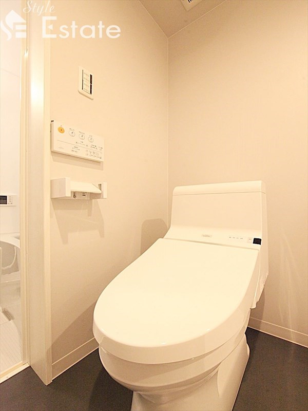 トイレ　トイレ　ウォシュレット付