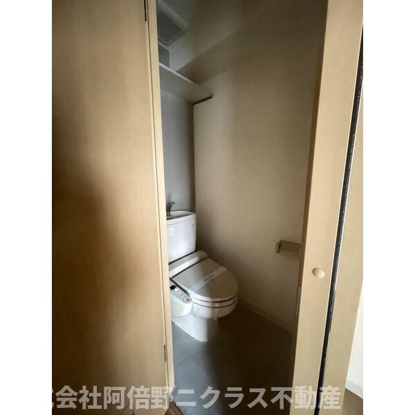 トイレ　内装は別部屋の参考写真です。