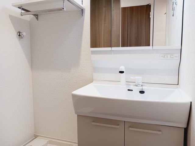 洗面設備　※同型モデル（イメージ）