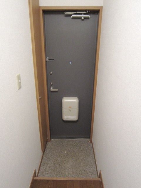 玄関　タウンハウジング府中店まで