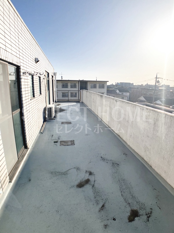 バルコニー　開放的で明るい空間を演出してくれるバルコニーです