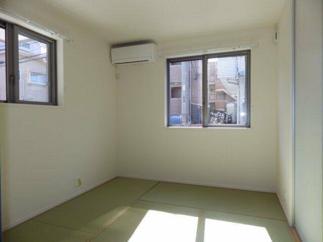 居室・リビング　南向きのお部屋です