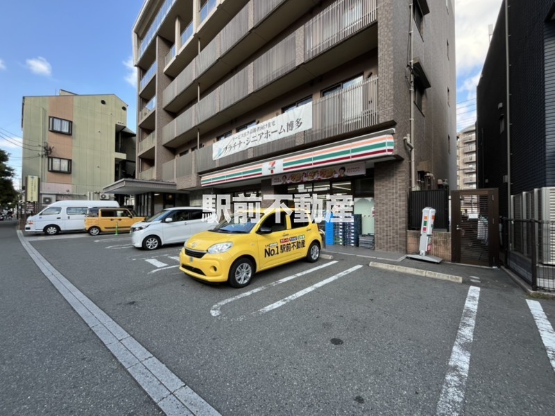 コンビニ　セブンイレブン博多竹下駅前店（コンビニ）まで300m