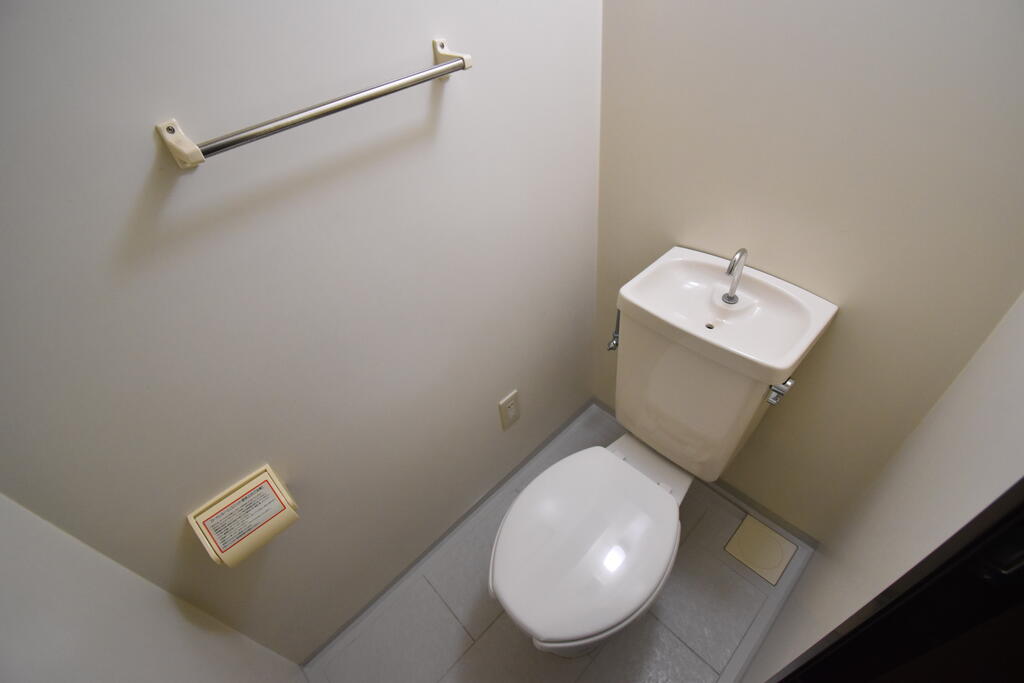 トイレ　※同建物の別のお部屋の写真です。