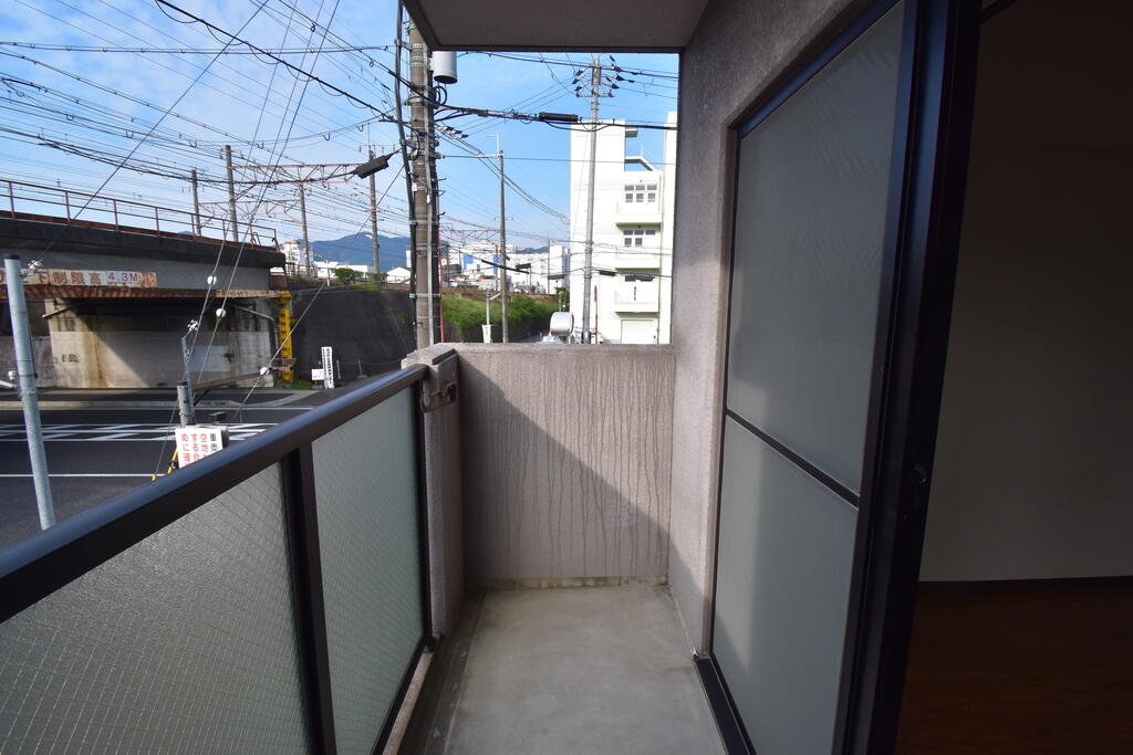 バルコニー　※同建物の別のお部屋の写真です。
