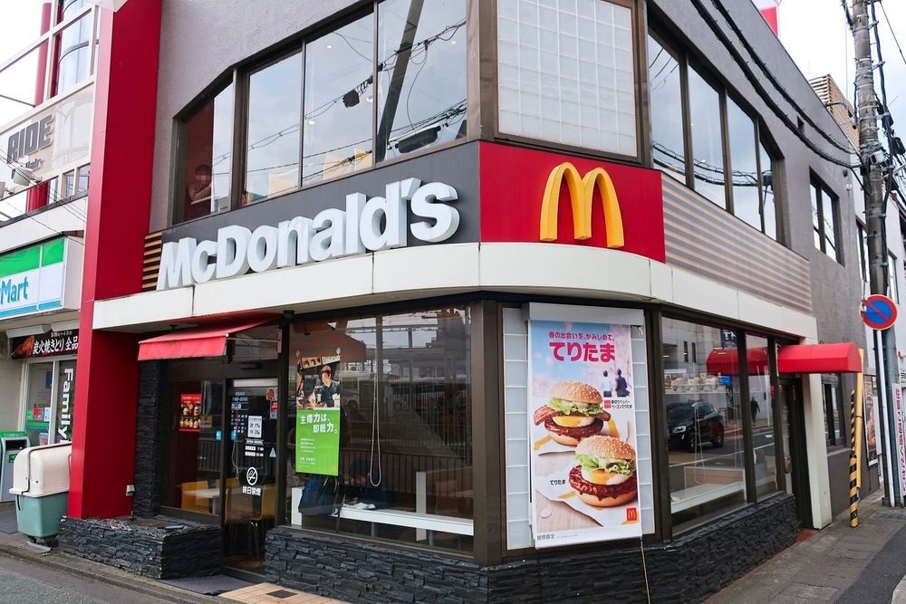 飲食店　マクドナルド石山駅前店（飲食店）まで528m