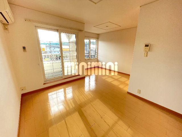 その他部屋・スペース　大きな窓がありますよ。