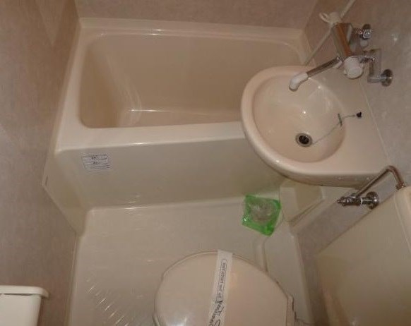 バス・シャワールーム　当店は都内全域の家具家電付き物件をご紹介可能です。