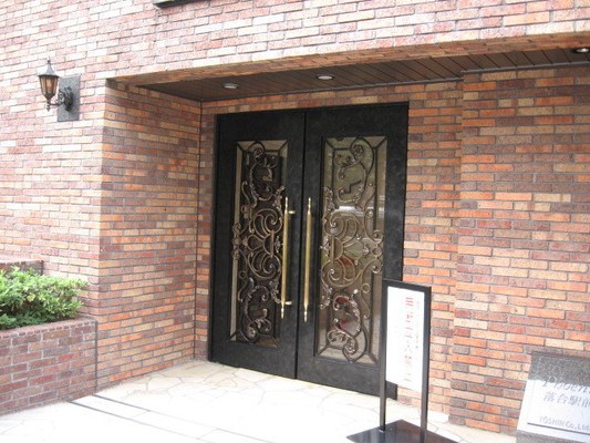 エントランス　当店は都内全域の家具家電付き物件をご紹介可能です。