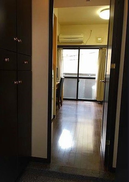 玄関　当店は都内全域の家具家電付き物件をご紹介可能です。
