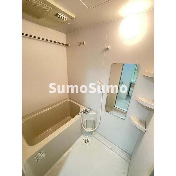 バス・シャワールーム　コンパクトで使いやすいお風呂です