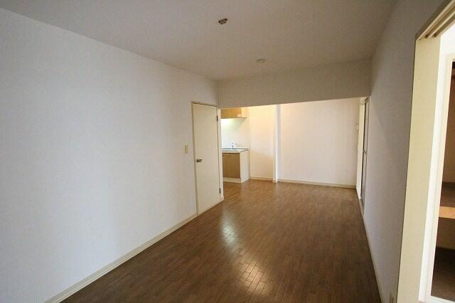 居室・リビング　別号室参考写真