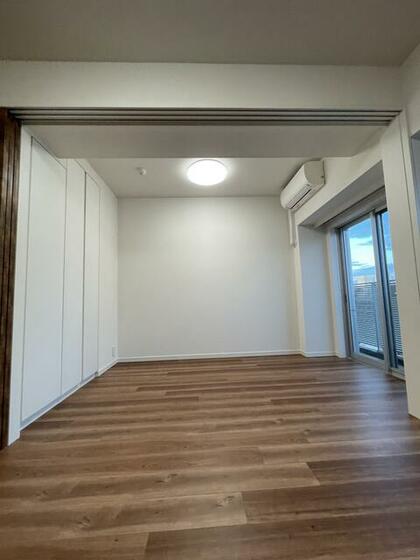 その他部屋・スペース　洋室４．０帖　　エアコン付き　　収納付き