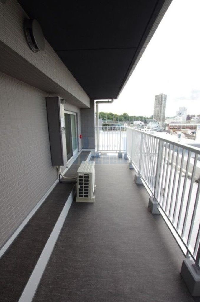 バルコニー　明るいバルコニー！