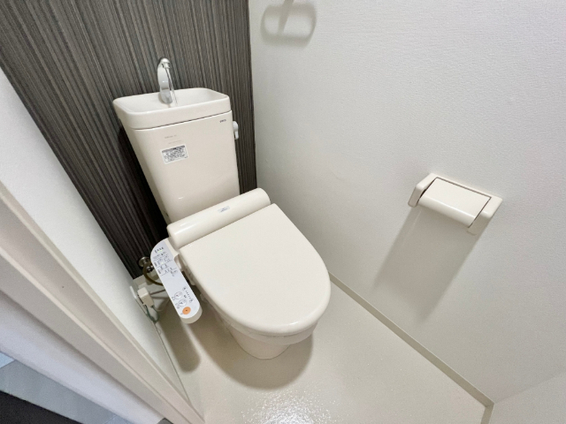 トイレ　２口コンロ付きで、収納もたっぷりできます