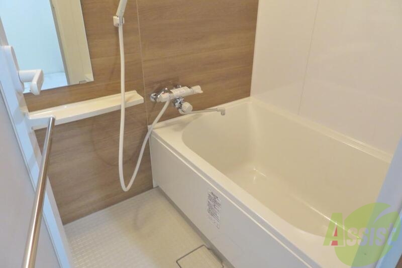 バス・シャワールーム　足を伸ばしてゆっくりお風呂に入れますね～。