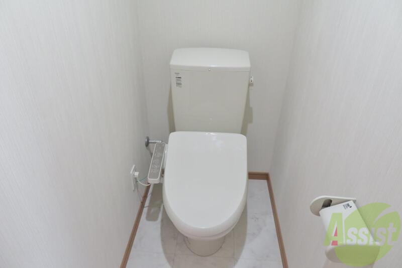 トイレ　温水機能のトイレで毎日快適に使用できますね。