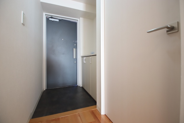 玄関　※別室の参考写真の為、現況優先です。