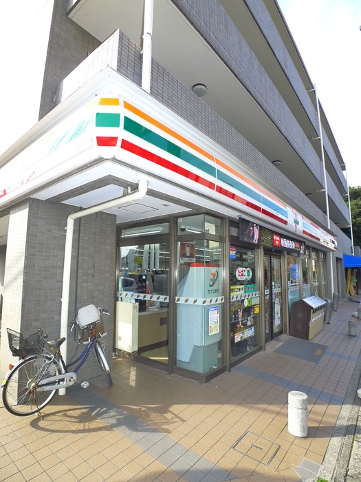 コンビニ　セブンイレブン（コンビニ）まで163m