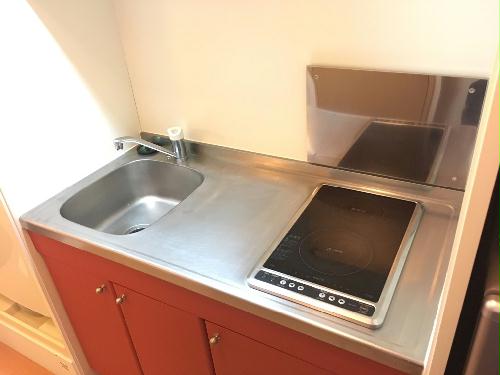 キッチン　現況優先。現地と設備・仕様異なる場合あります。